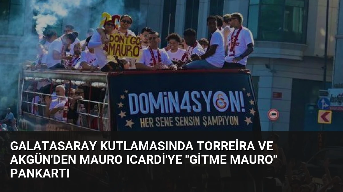 Galatasaray kutlamasında Torreira ve Akgün’den Mauro Icardi’ye “Gitme Mauro” pankartı